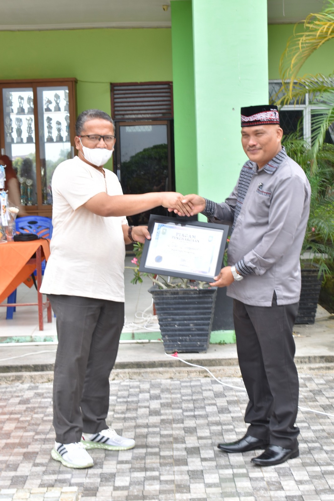 Narasumber di SMA N 8 Mandau dengan materi: "KEWIRAUSAHAAN"